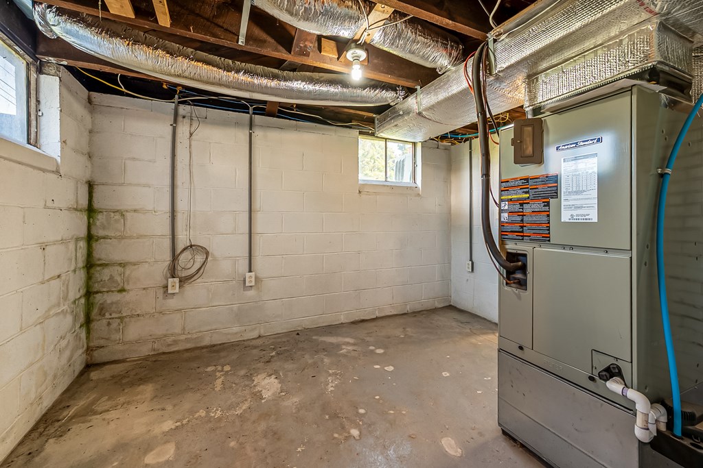 Ivanhoe, Virginia 24350, United States, 2 Bedrooms Bedrooms, ,1 BathroomBathrooms,Residential,Active,203306