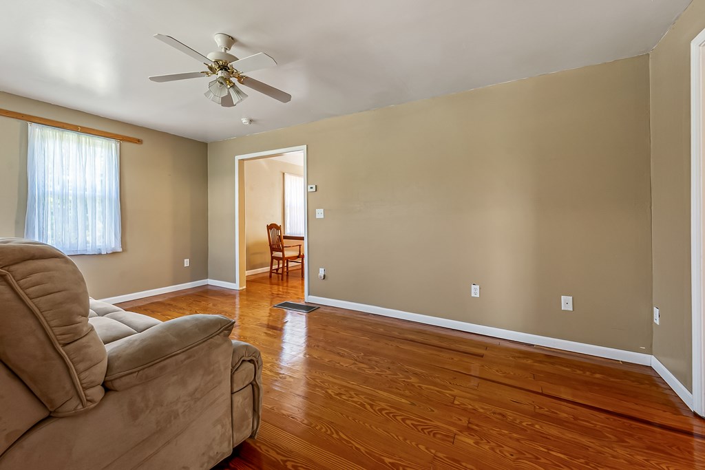 Ivanhoe, Virginia 24350, United States, 2 Bedrooms Bedrooms, ,1 BathroomBathrooms,Residential,Active,203306