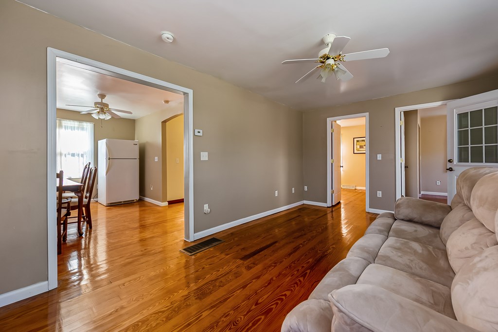 Ivanhoe, Virginia 24350, United States, 2 Bedrooms Bedrooms, ,1 BathroomBathrooms,Residential,Active,203306