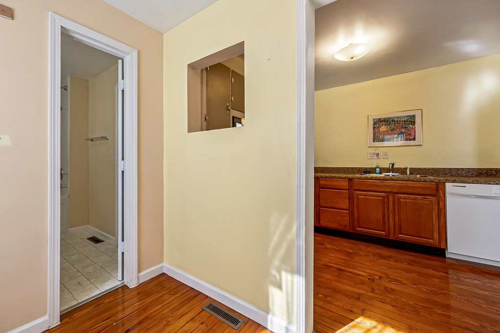 Ivanhoe, Virginia 24350, United States, 2 Bedrooms Bedrooms, ,1 BathroomBathrooms,Residential,Active,203306