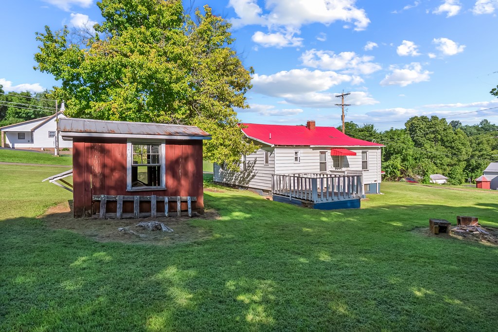 Ivanhoe, Virginia 24350, United States, 2 Bedrooms Bedrooms, ,1 BathroomBathrooms,Residential,Active,203306