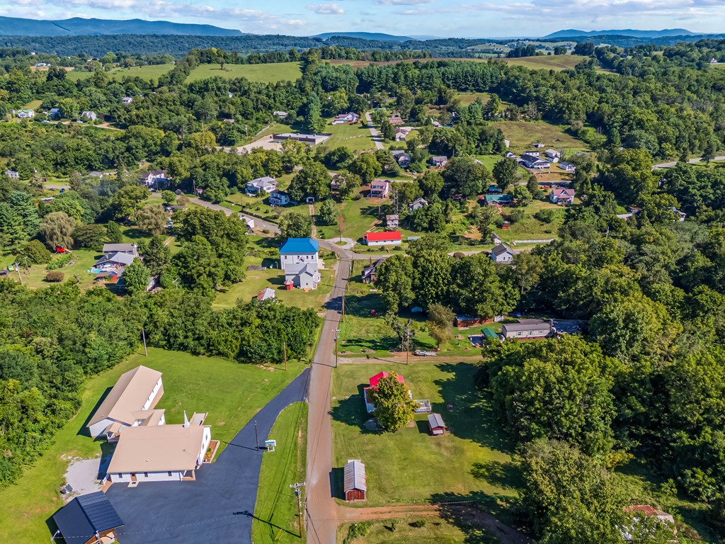 Ivanhoe, Virginia 24350, United States, 2 Bedrooms Bedrooms, ,1 BathroomBathrooms,Residential,Active,203306