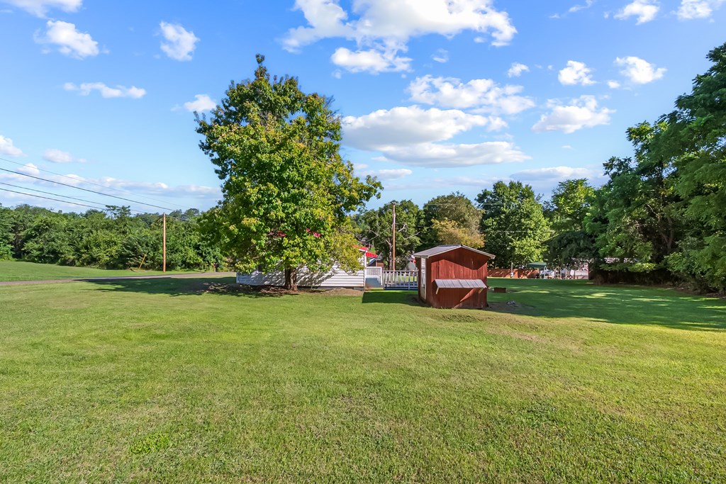 Ivanhoe, Virginia 24350, United States, 2 Bedrooms Bedrooms, ,1 BathroomBathrooms,Residential,Active,203306