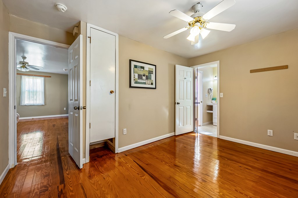 Ivanhoe, Virginia 24350, United States, 2 Bedrooms Bedrooms, ,1 BathroomBathrooms,Residential,Active,203306