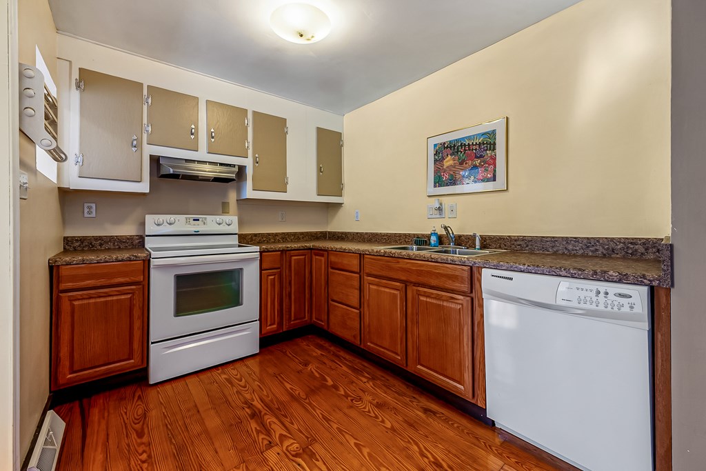 Ivanhoe, Virginia 24350, United States, 2 Bedrooms Bedrooms, ,1 BathroomBathrooms,Residential,Active,203306