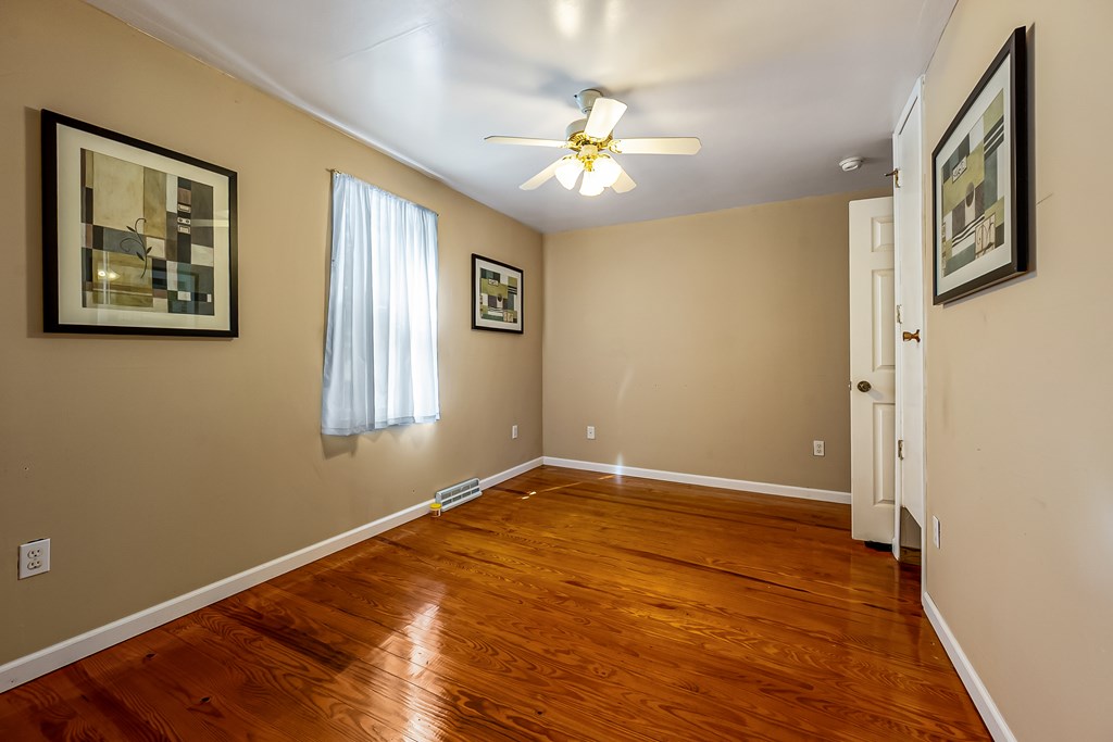 Ivanhoe, Virginia 24350, United States, 2 Bedrooms Bedrooms, ,1 BathroomBathrooms,Residential,Active,203306