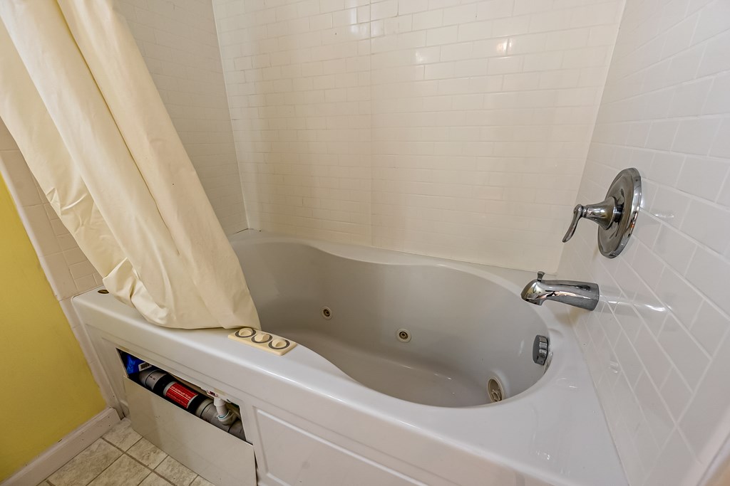 Ivanhoe, Virginia 24350, United States, 2 Bedrooms Bedrooms, ,1 BathroomBathrooms,Residential,Active,203306