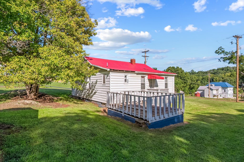 Ivanhoe, Virginia 24350, United States, 2 Bedrooms Bedrooms, ,1 BathroomBathrooms,Residential,Active,203306