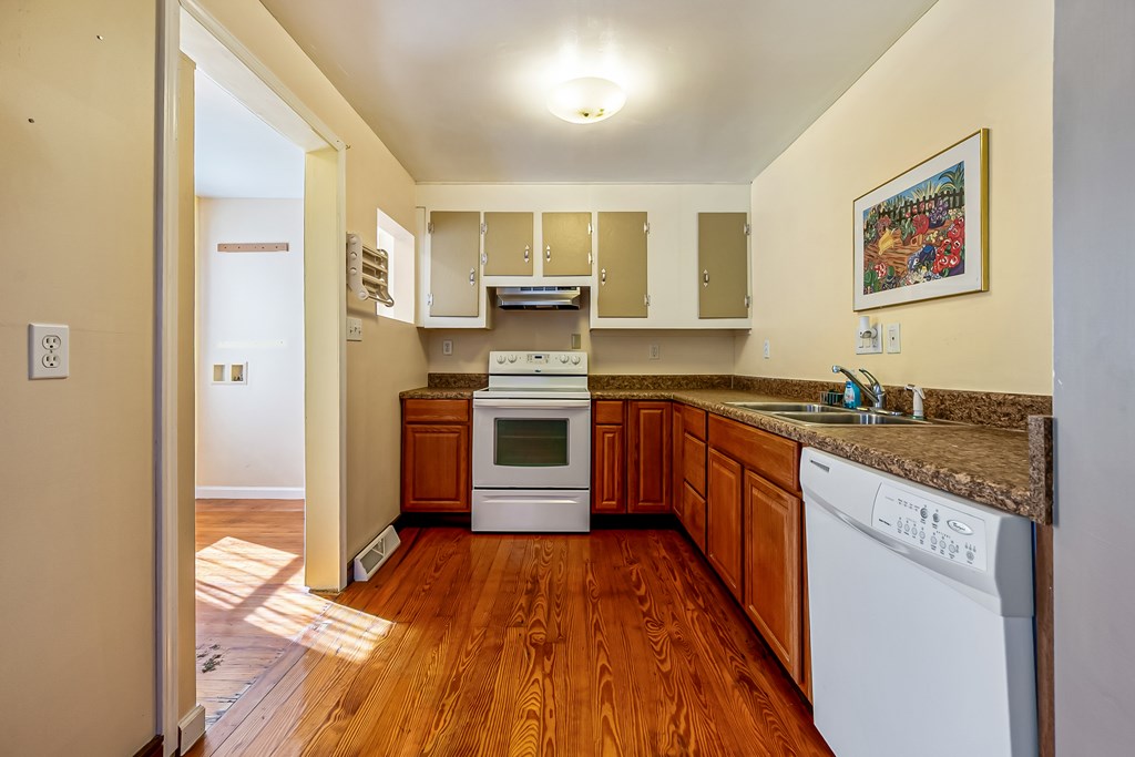 Ivanhoe, Virginia 24350, United States, 2 Bedrooms Bedrooms, ,1 BathroomBathrooms,Residential,Active,203306