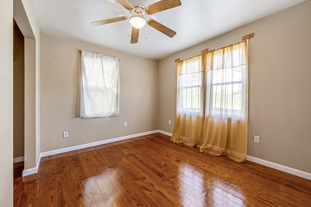 Ivanhoe, Virginia 24350, United States, 2 Bedrooms Bedrooms, ,1 BathroomBathrooms,Residential,Active,203306