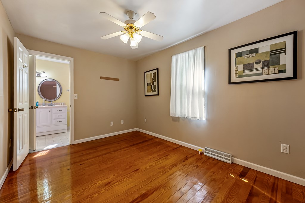 Ivanhoe, Virginia 24350, United States, 2 Bedrooms Bedrooms, ,1 BathroomBathrooms,Residential,Active,203306