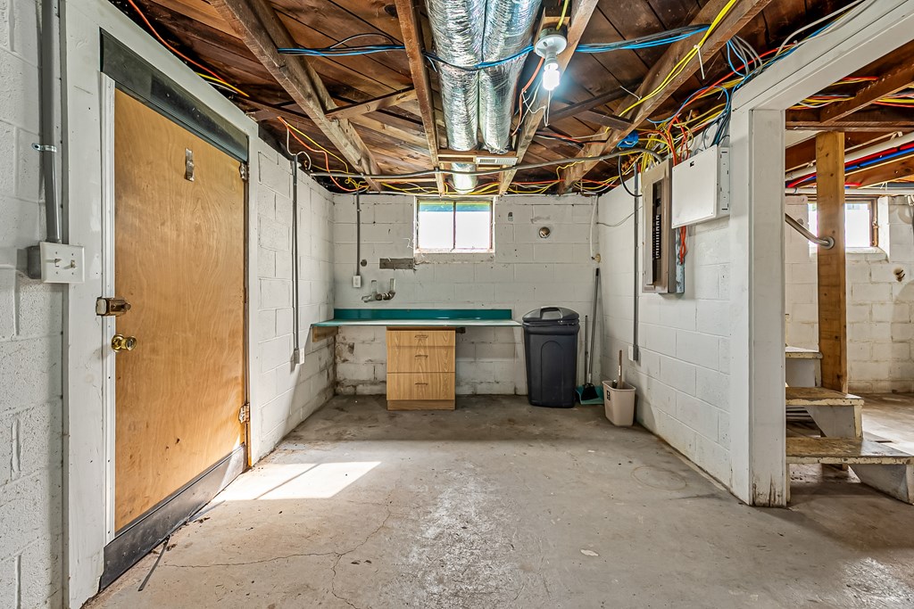 Ivanhoe, Virginia 24350, United States, 2 Bedrooms Bedrooms, ,1 BathroomBathrooms,Residential,Active,203306