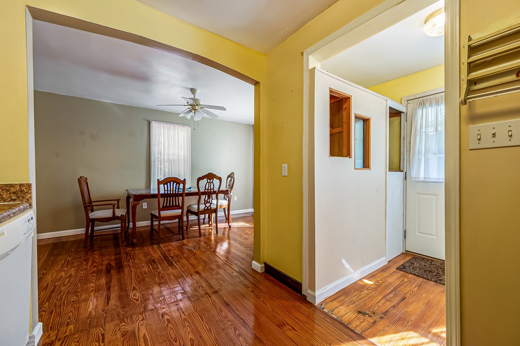 Ivanhoe, Virginia 24350, United States, 2 Bedrooms Bedrooms, ,1 BathroomBathrooms,Residential,Active,203306