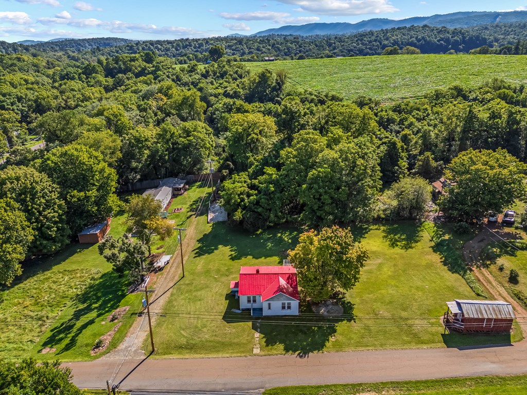 Ivanhoe, Virginia 24350, United States, 2 Bedrooms Bedrooms, ,1 BathroomBathrooms,Residential,Active,203306