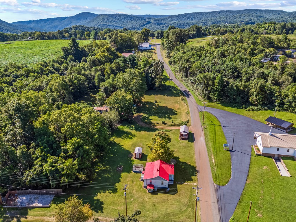 Ivanhoe, Virginia 24350, United States, 2 Bedrooms Bedrooms, ,1 BathroomBathrooms,Residential,Active,203306