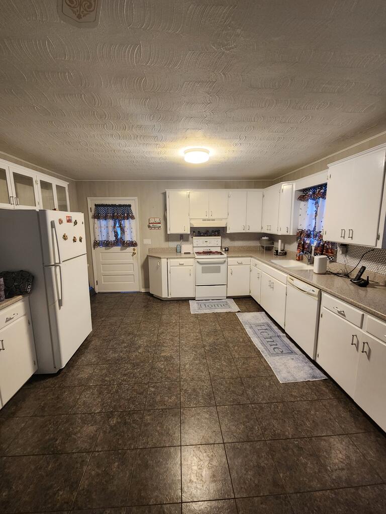 Photo of 159 159 Cypress Dr, Marion, VA 24354 (MLS # 112263)