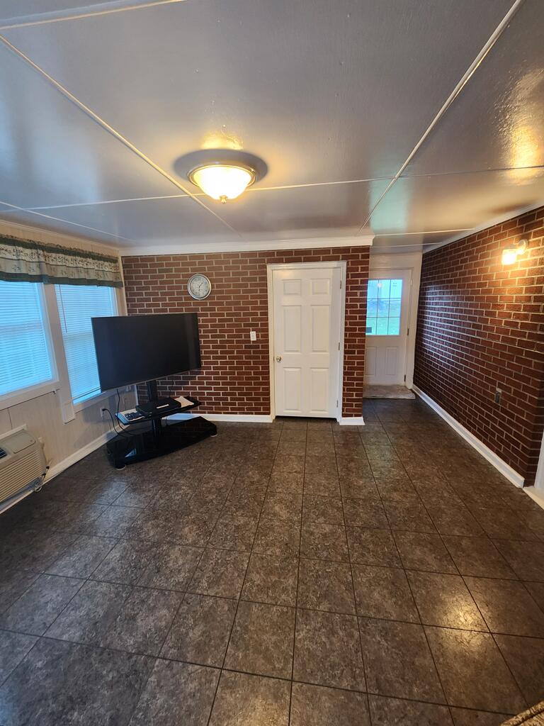 Photo of 159 159 Cypress Dr, Marion, VA 24354 (MLS # 112263)