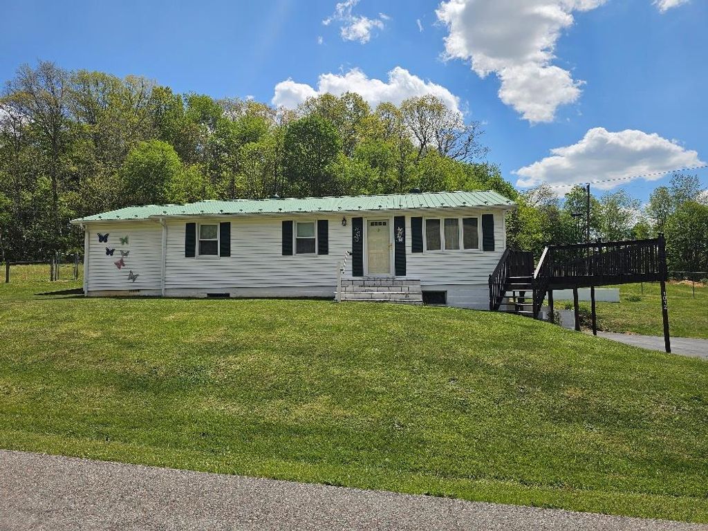 Photo of 1012 Ridgedale Rd, Saltville, VA 24370 (MLS # 109785)
