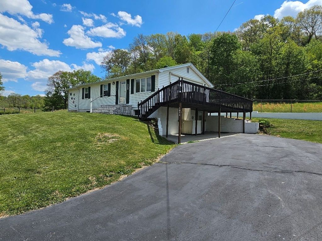 Photo of 1012 Ridgedale Rd, Saltville, VA 24370 (MLS # 109785)