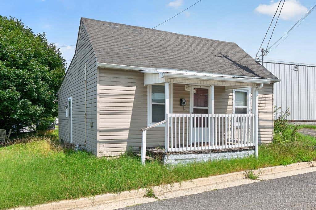 Photo of 650 E Spring ST, Wytheville, VA 24382 (MLS # 111272)