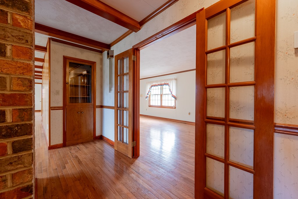 Rural Retreat, Virginia 24368, United States, 5 Bedrooms Bedrooms, ,3 BathroomsBathrooms,Residential,Contingent,7683