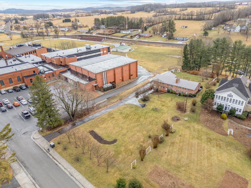 Rural Retreat, Virginia 24368, United States, 5 Bedrooms Bedrooms, ,3 BathroomsBathrooms,Residential,Contingent,7683