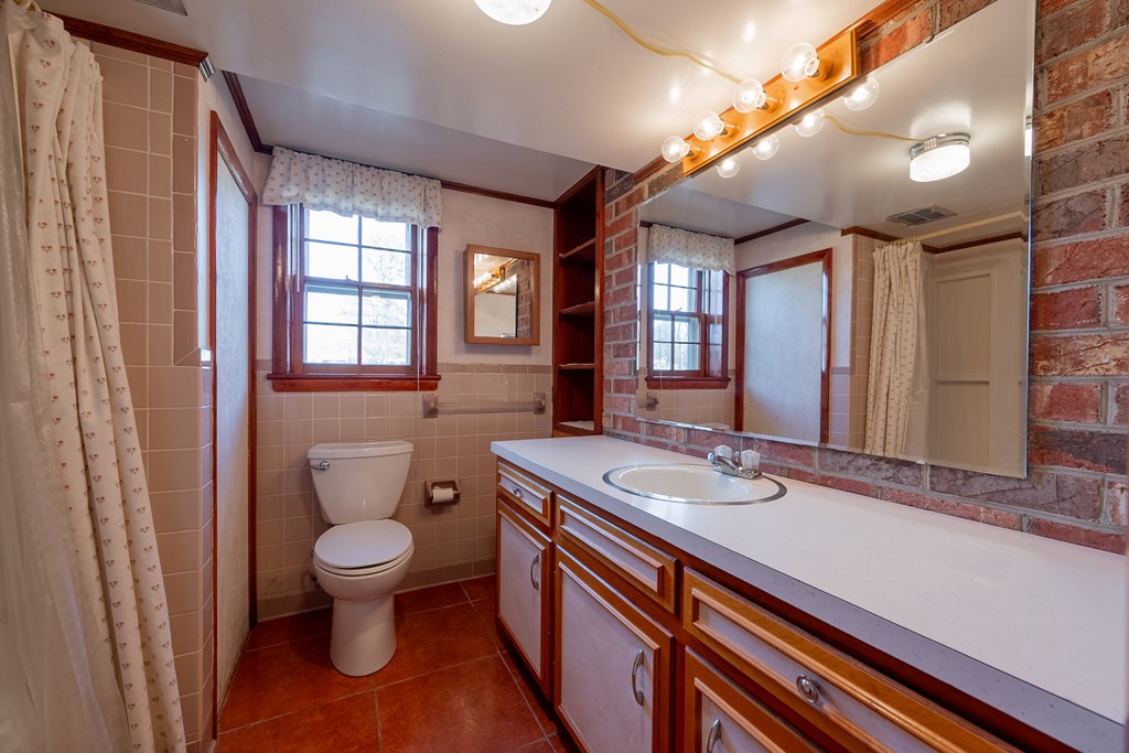 Rural Retreat, Virginia 24368, United States, 5 Bedrooms Bedrooms, ,3 BathroomsBathrooms,Residential,Contingent,7683