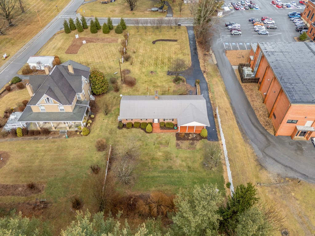 Rural Retreat, Virginia 24368, United States, 5 Bedrooms Bedrooms, ,3 BathroomsBathrooms,Residential,Contingent,7683