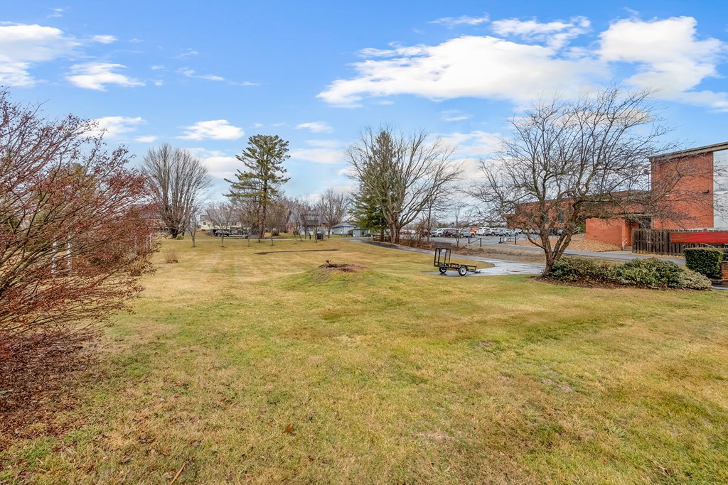 Rural Retreat, Virginia 24368, United States, 5 Bedrooms Bedrooms, ,3 BathroomsBathrooms,Residential,Contingent,7683