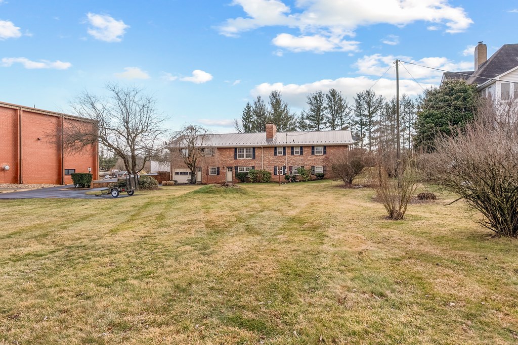 Rural Retreat, Virginia 24368, United States, 5 Bedrooms Bedrooms, ,3 BathroomsBathrooms,Residential,Contingent,7683