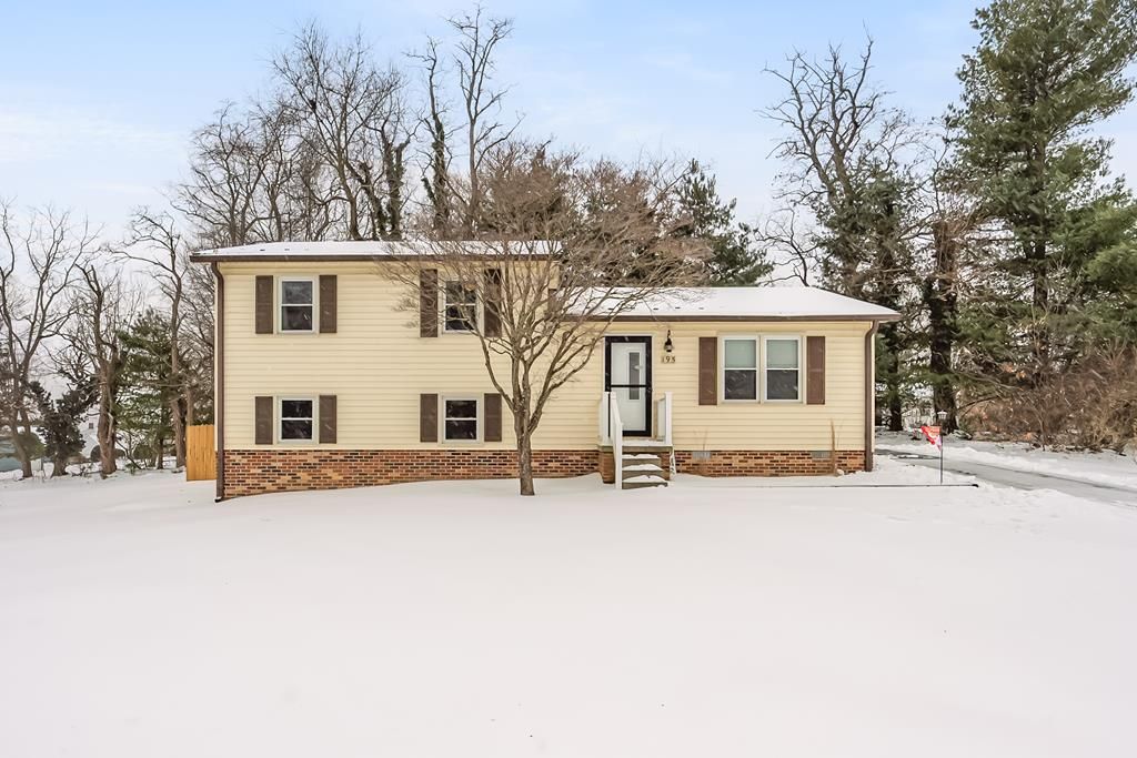 Photo of 195 Highland Circle, Wytheville, VA 24382 (MLS # 104721)