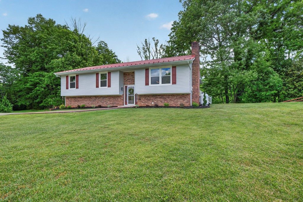 Photo of 142 Backer Lane, Damascus, VA 24236 (MLS # 110105)