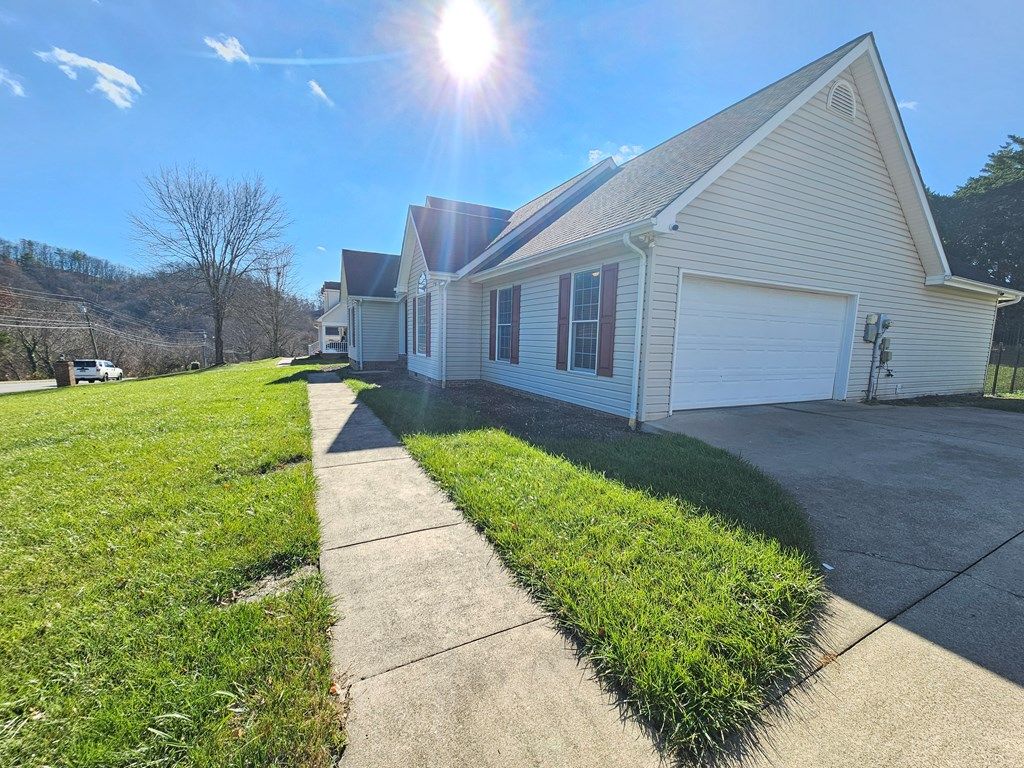 Photo of 212 Chatham Rd, Bristol, TN 37620 (MLS # 104244)