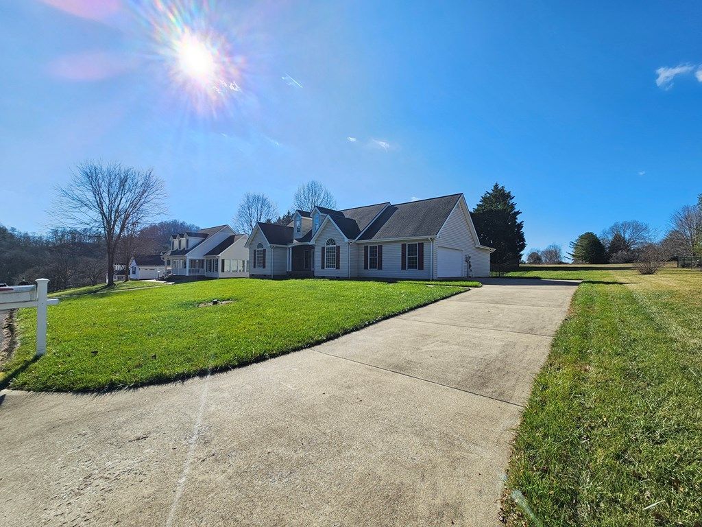 Photo of 212 Chatham Rd, Bristol, TN 37620 (MLS # 104244)