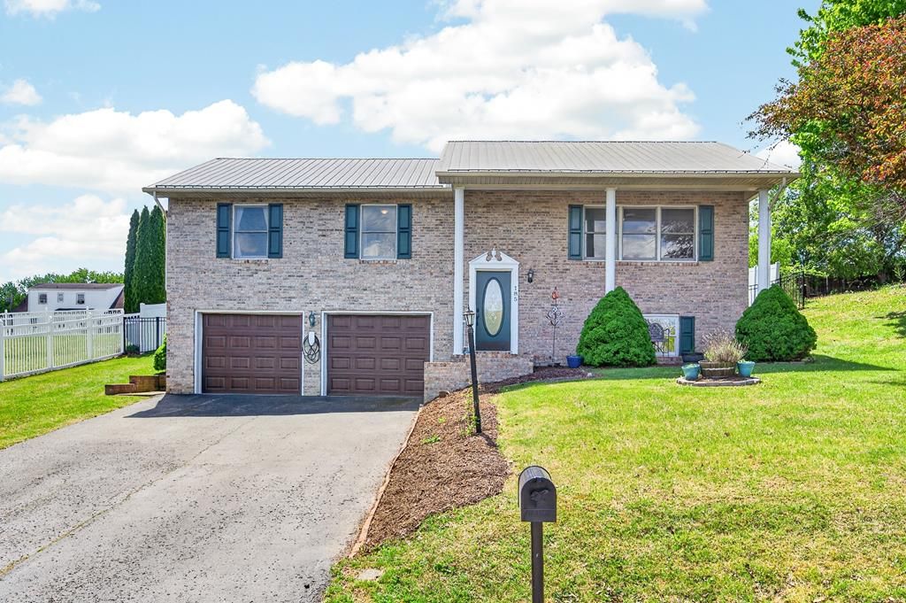 Photo of 185 Cove Hills Dr, Wytheville, VA 24382 (MLS # 109802)
