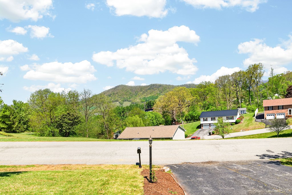 185 Cove Hills Dr