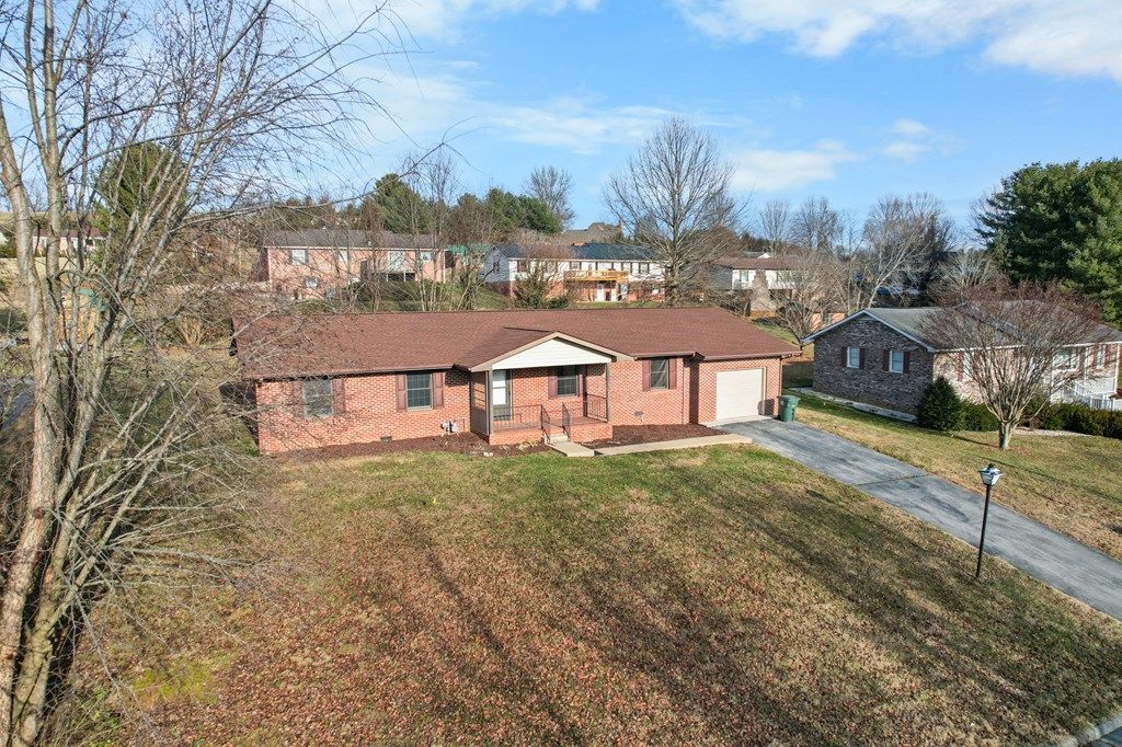 Photo of 983 Beverly Dr, Abingdon, VA 24212 (MLS # 104396)