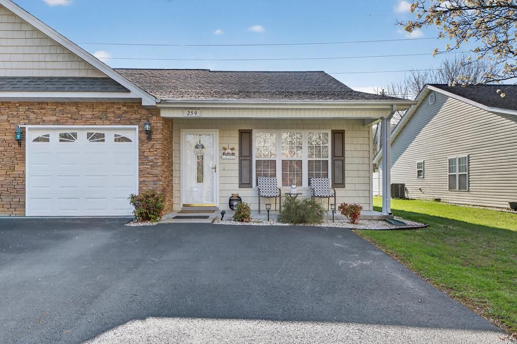 Photo of 259 Sapling Grove Ct, Bristol, VA 24201 (MLS # 109269)