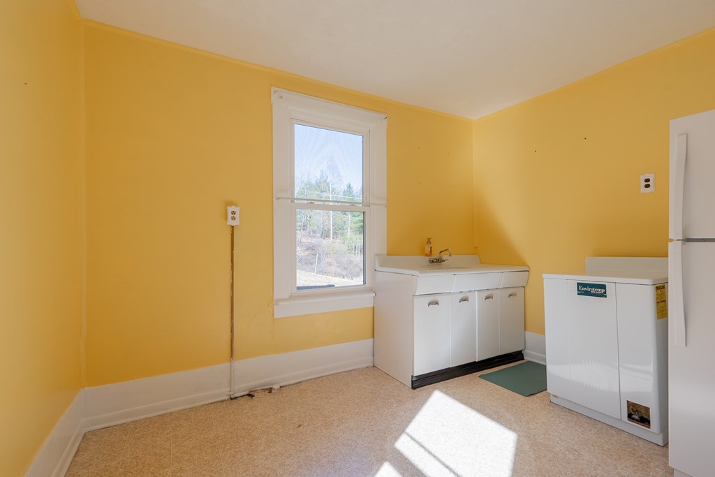 Austinville, Virginia 24312, United States, 3 Bedrooms Bedrooms, ,2 BathroomsBathrooms,Residential,Active,89209