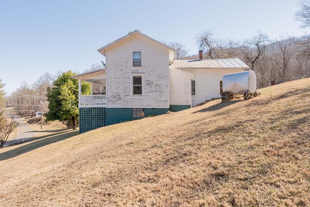 Austinville, Virginia 24312, United States, 3 Bedrooms Bedrooms, ,2 BathroomsBathrooms,Residential,Active,89209