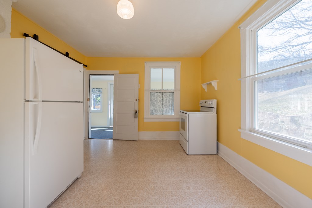 Austinville, Virginia 24312, United States, 3 Bedrooms Bedrooms, ,2 BathroomsBathrooms,Residential,Active,89209