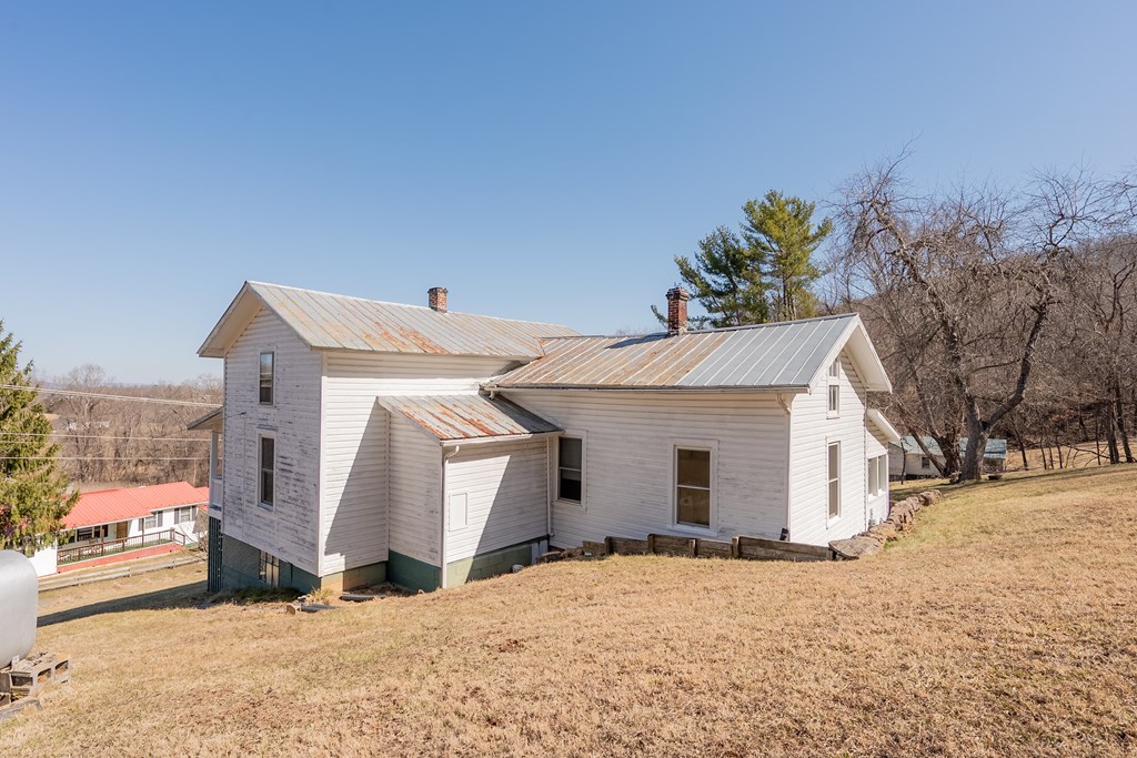 Austinville, Virginia 24312, United States, 3 Bedrooms Bedrooms, ,2 BathroomsBathrooms,Residential,Active,89209