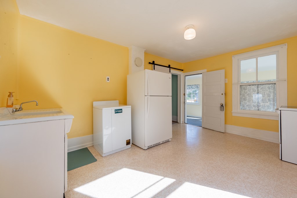 Austinville, Virginia 24312, United States, 3 Bedrooms Bedrooms, ,2 BathroomsBathrooms,Residential,Active,89209