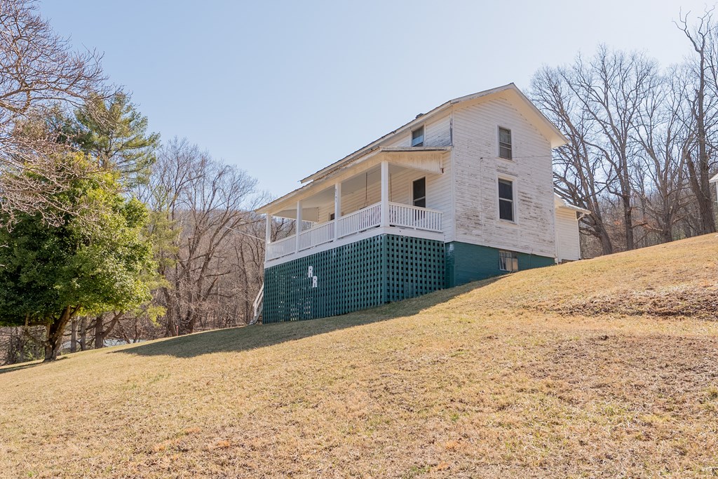 Austinville, Virginia 24312, United States, 3 Bedrooms Bedrooms, ,2 BathroomsBathrooms,Residential,Active,89209