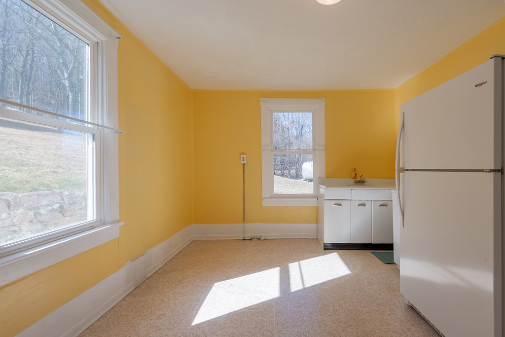 Austinville, Virginia 24312, United States, 3 Bedrooms Bedrooms, ,2 BathroomsBathrooms,Residential,Active,89209