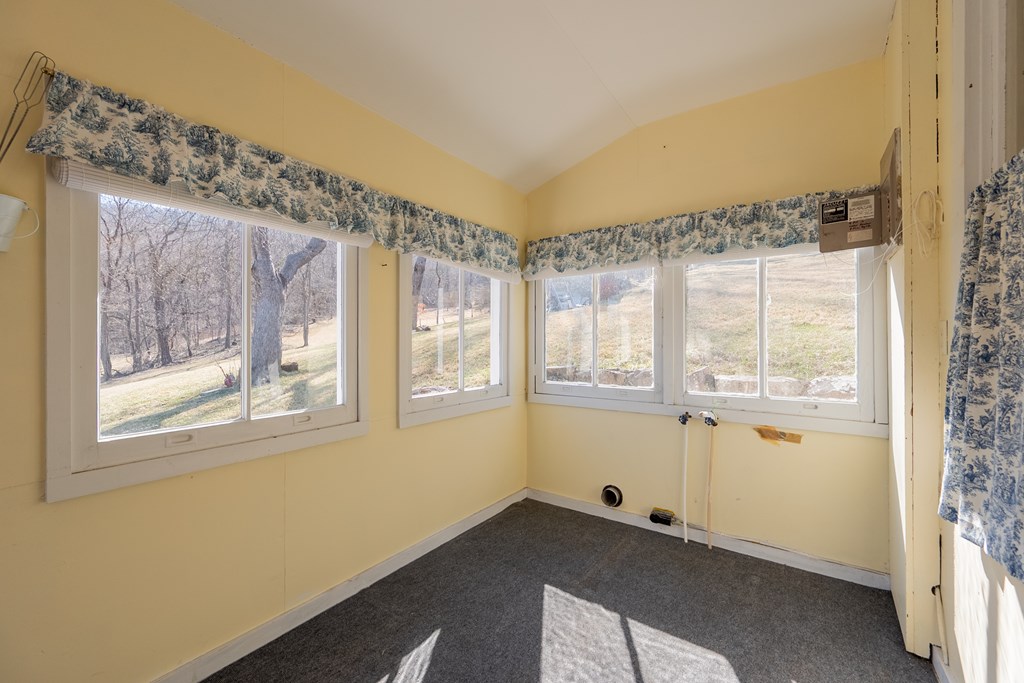 Austinville, Virginia 24312, United States, 3 Bedrooms Bedrooms, ,2 BathroomsBathrooms,Residential,Active,89209