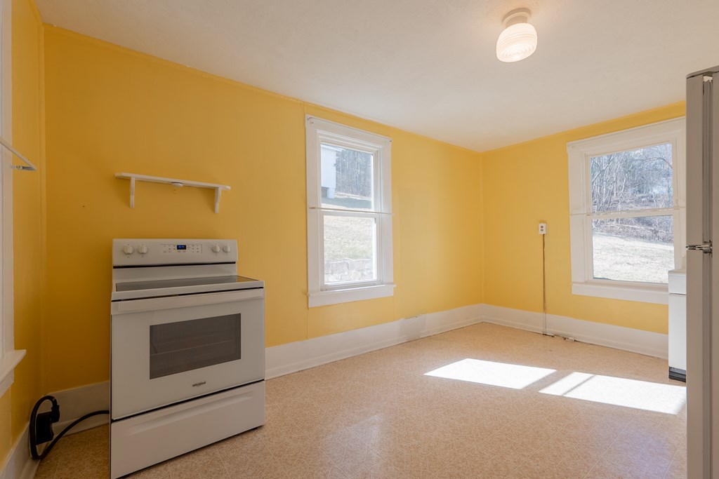 Austinville, Virginia 24312, United States, 3 Bedrooms Bedrooms, ,2 BathroomsBathrooms,Residential,Active,89209