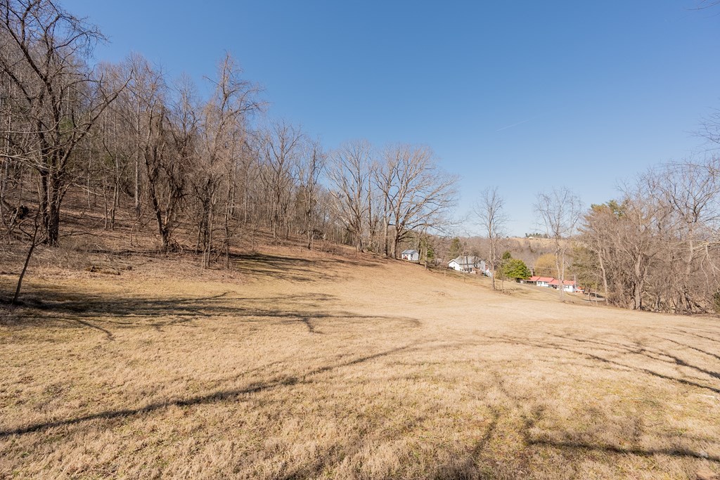 Austinville, Virginia 24312, United States, 3 Bedrooms Bedrooms, ,2 BathroomsBathrooms,Residential,Active,89209