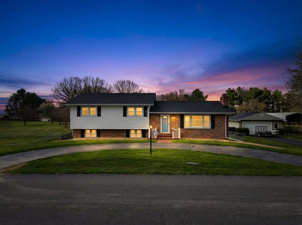 Photo of 19763 McCray Drive, Abingdon, VA 24211 (MLS # 109440)