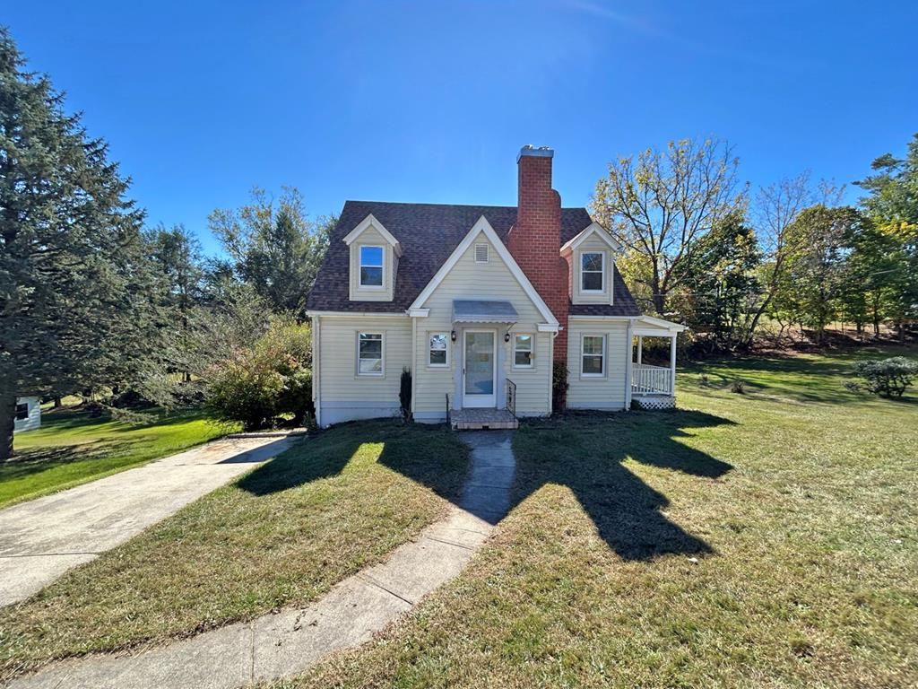 Photo of 125 14th St, Pulaski, VA 24301 (MLS # 103876)
